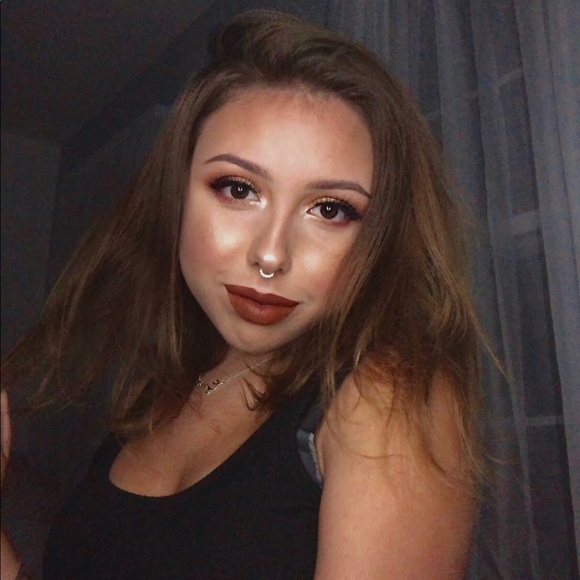 Meet your Posher, Madison - Picture 1 of 1